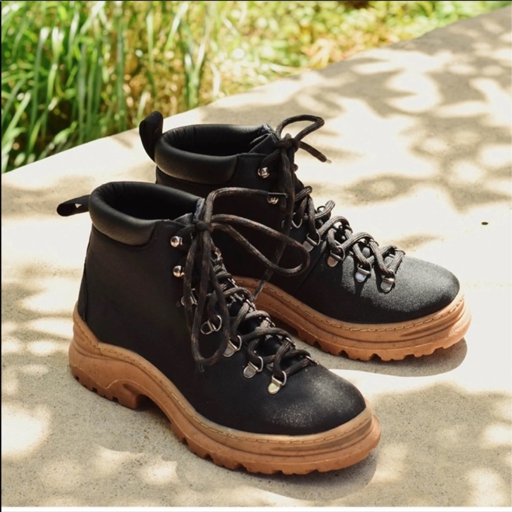 NIB ALICE + WHITTLES WEEKENDER BOOT
